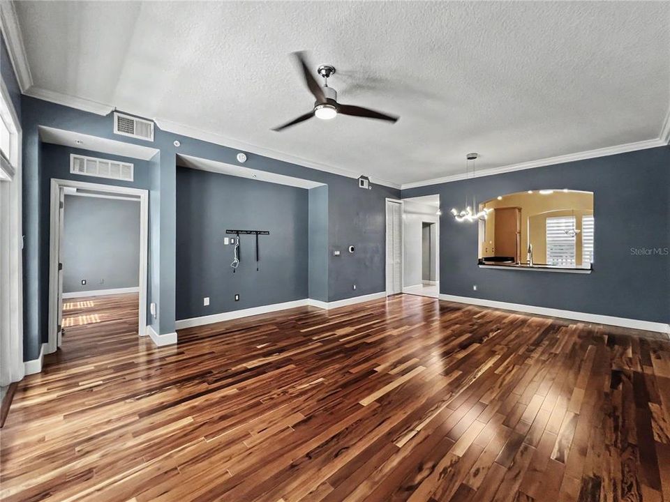 For Sale: $349,900 (2 beds, 2 baths, 1345 Square Feet)