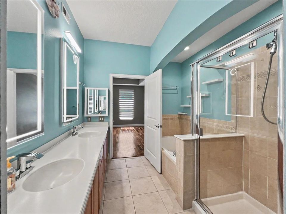 For Sale: $349,900 (2 beds, 2 baths, 1345 Square Feet)