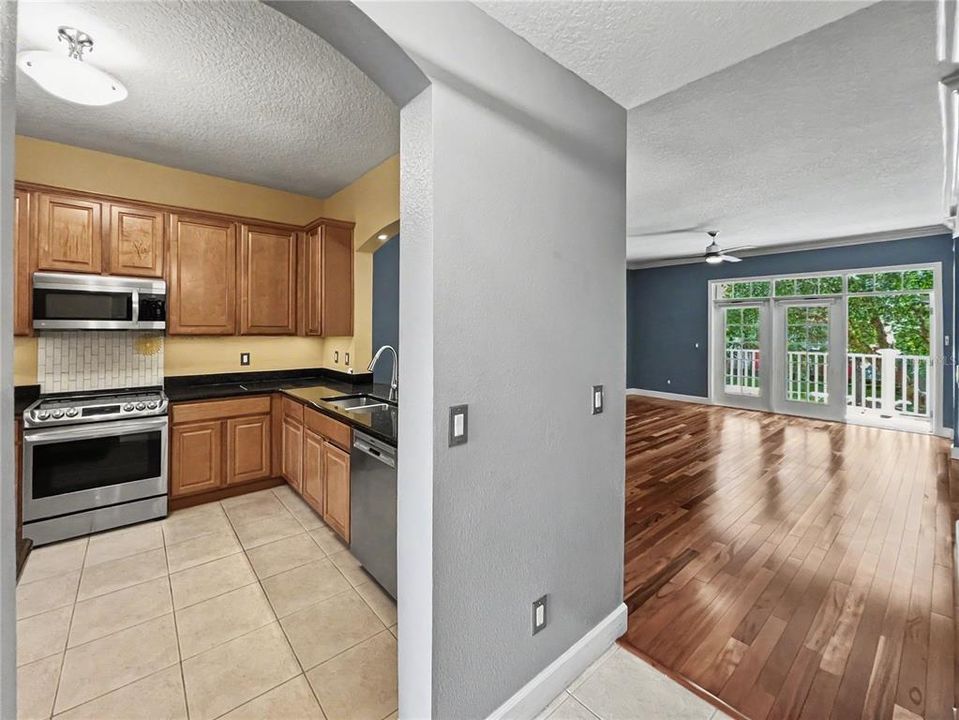 For Sale: $349,900 (2 beds, 2 baths, 1345 Square Feet)