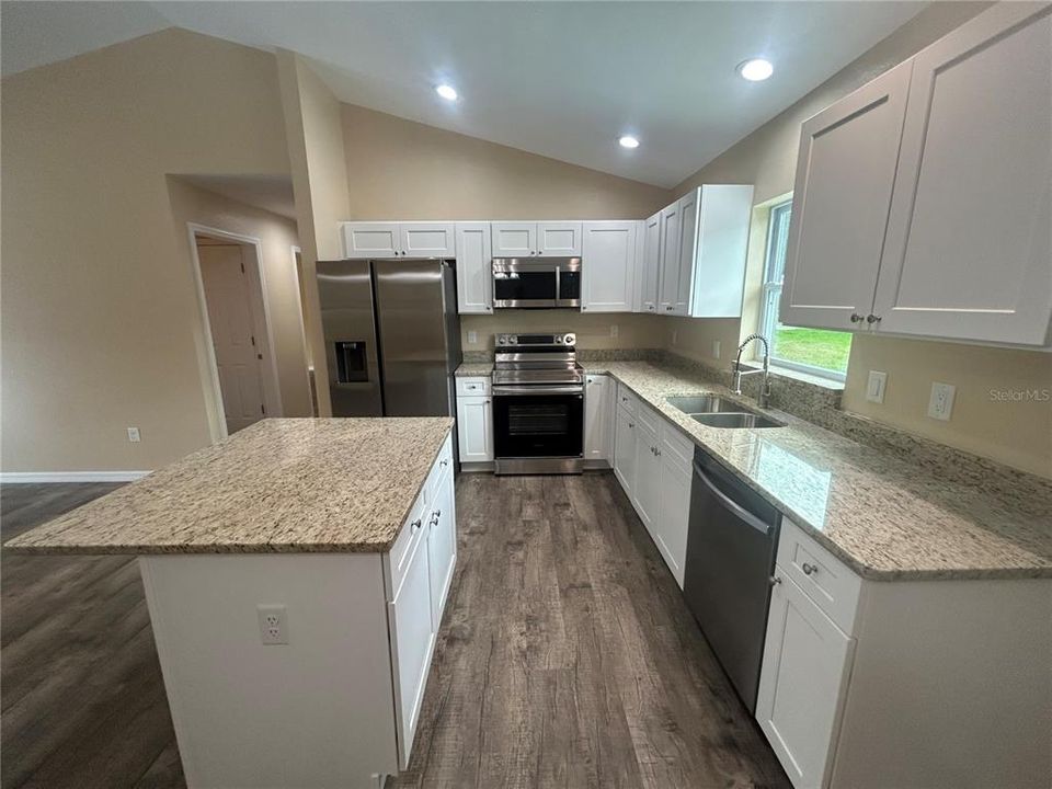 Activo con contrato: $289,900 (3 camas, 2 baños, 1300 Pies cuadrados)