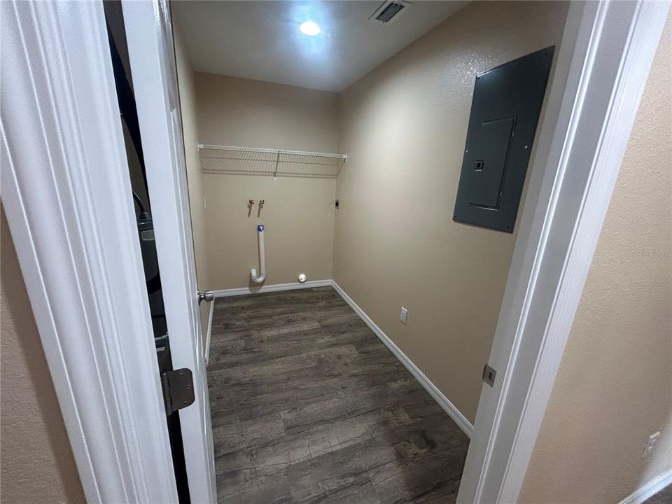 Activo con contrato: $289,900 (3 camas, 2 baños, 1300 Pies cuadrados)
