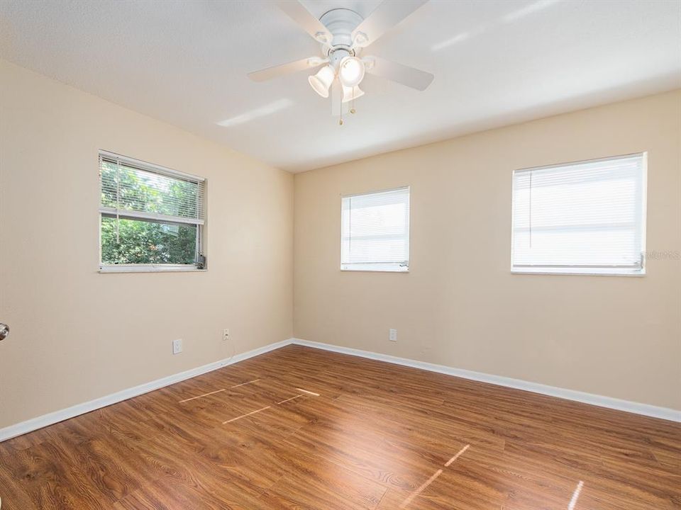 En Venta: $305,000 (3 camas, 2 baños, 1350 Pies cuadrados)