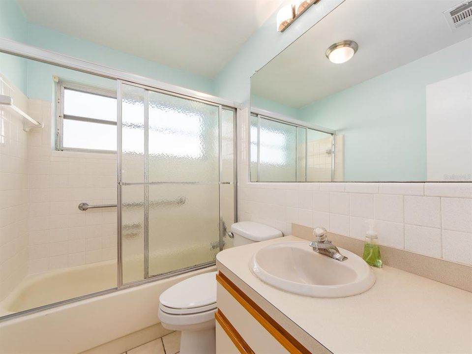 En Venta: $305,000 (3 camas, 2 baños, 1350 Pies cuadrados)