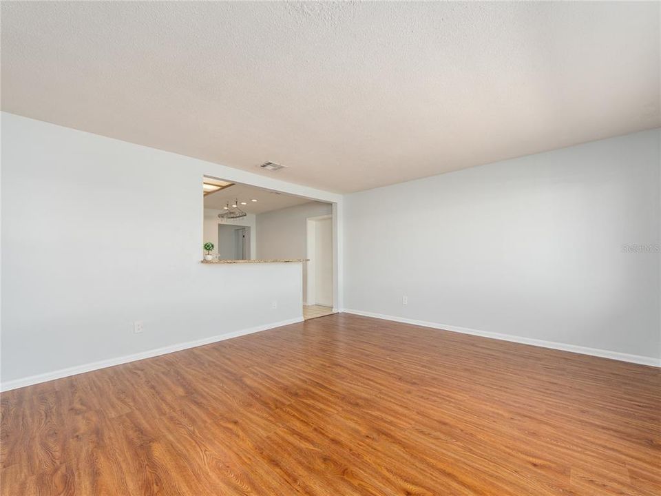 En Venta: $305,000 (3 camas, 2 baños, 1350 Pies cuadrados)