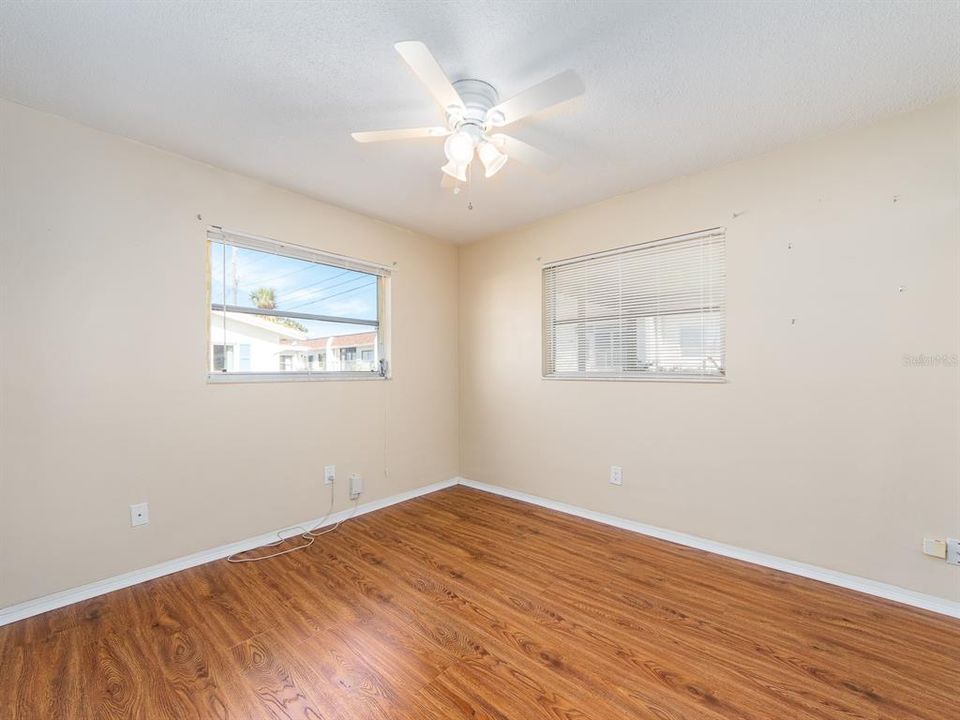 En Venta: $305,000 (3 camas, 2 baños, 1350 Pies cuadrados)