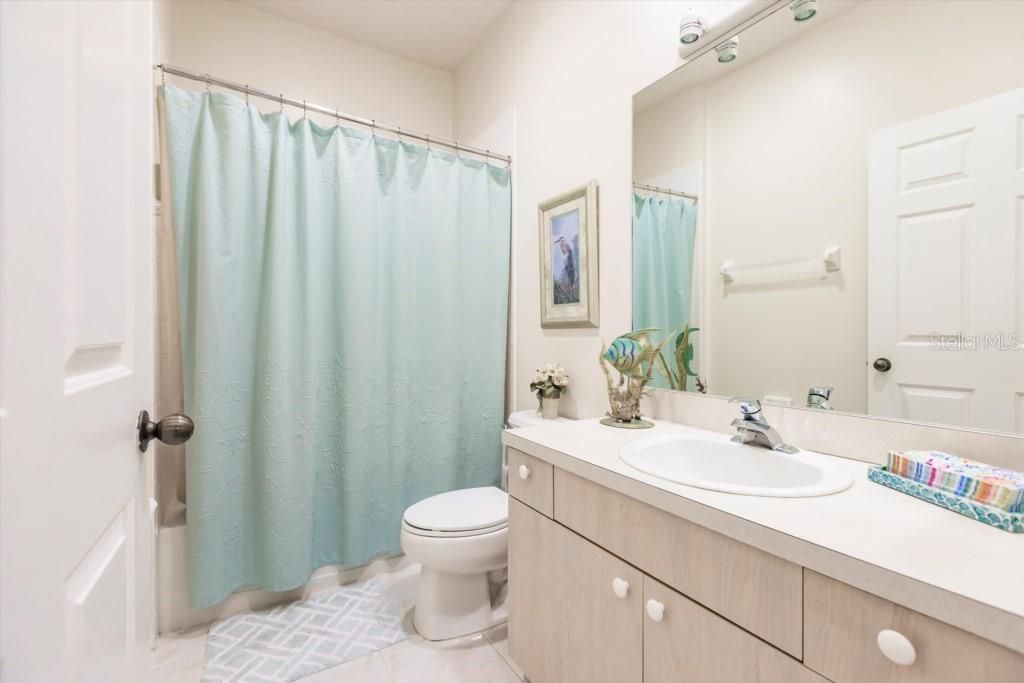 For Sale: $245,000 (2 beds, 2 baths, 1364 Square Feet)