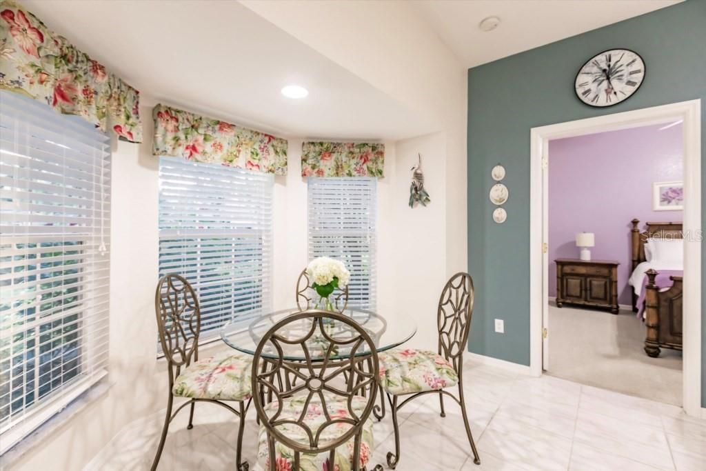For Sale: $245,000 (2 beds, 2 baths, 1364 Square Feet)