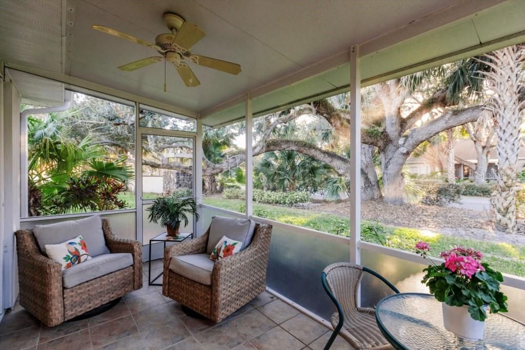 For Sale: $245,000 (2 beds, 2 baths, 1364 Square Feet)