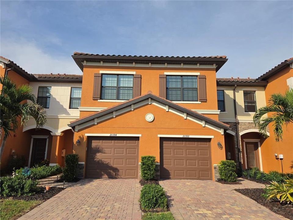 For Rent: $2,650 (3 beds, 2 baths, 1949 Square Feet)