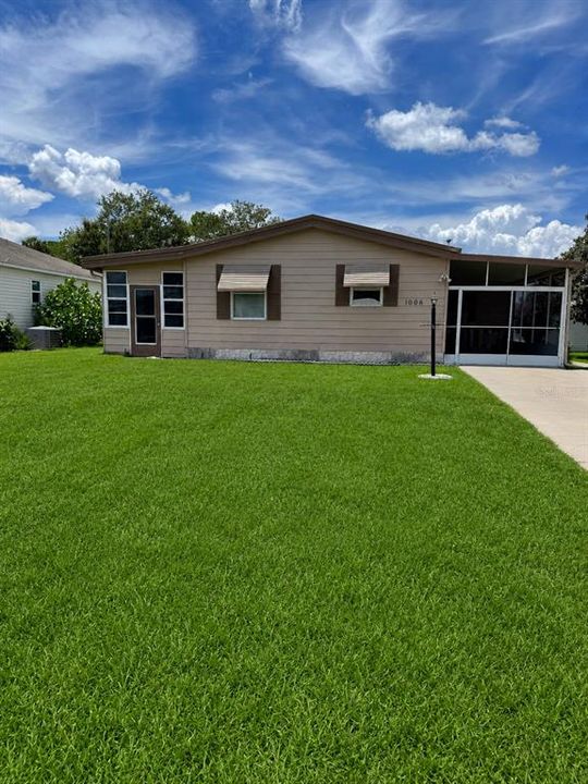 For Sale: $137,500 (2 beds, 1 baths, 876 Square Feet)