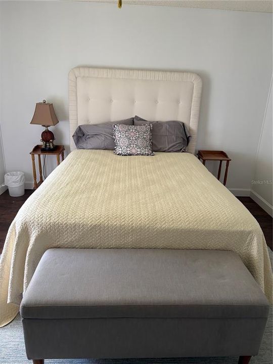 For Sale: $137,500 (2 beds, 1 baths, 876 Square Feet)