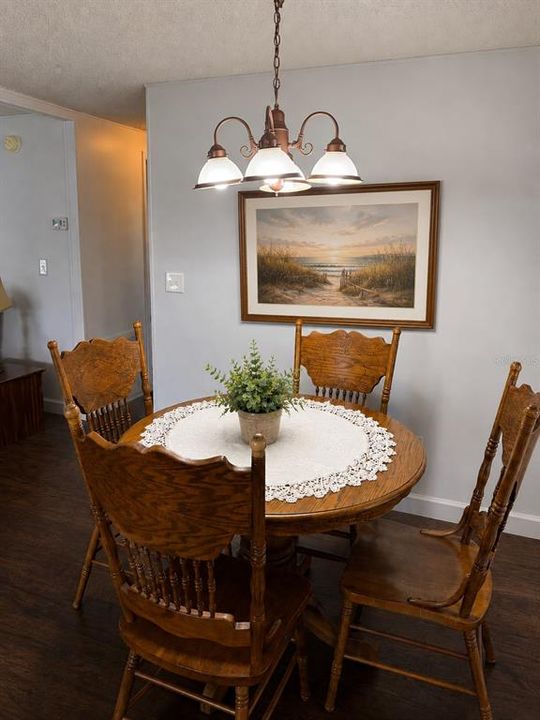 For Sale: $137,500 (2 beds, 1 baths, 876 Square Feet)