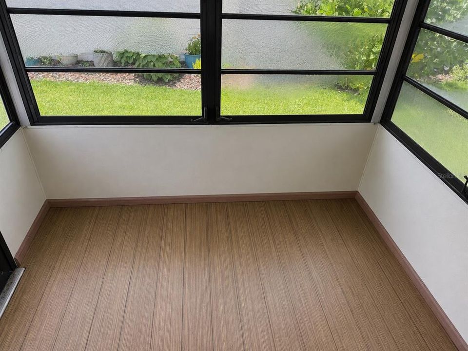 For Sale: $137,500 (2 beds, 1 baths, 876 Square Feet)
