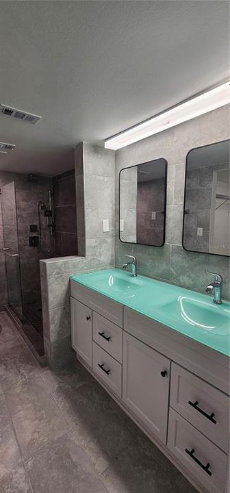For Rent: $3,200 (2 beds, 2 baths, 1050 Square Feet)