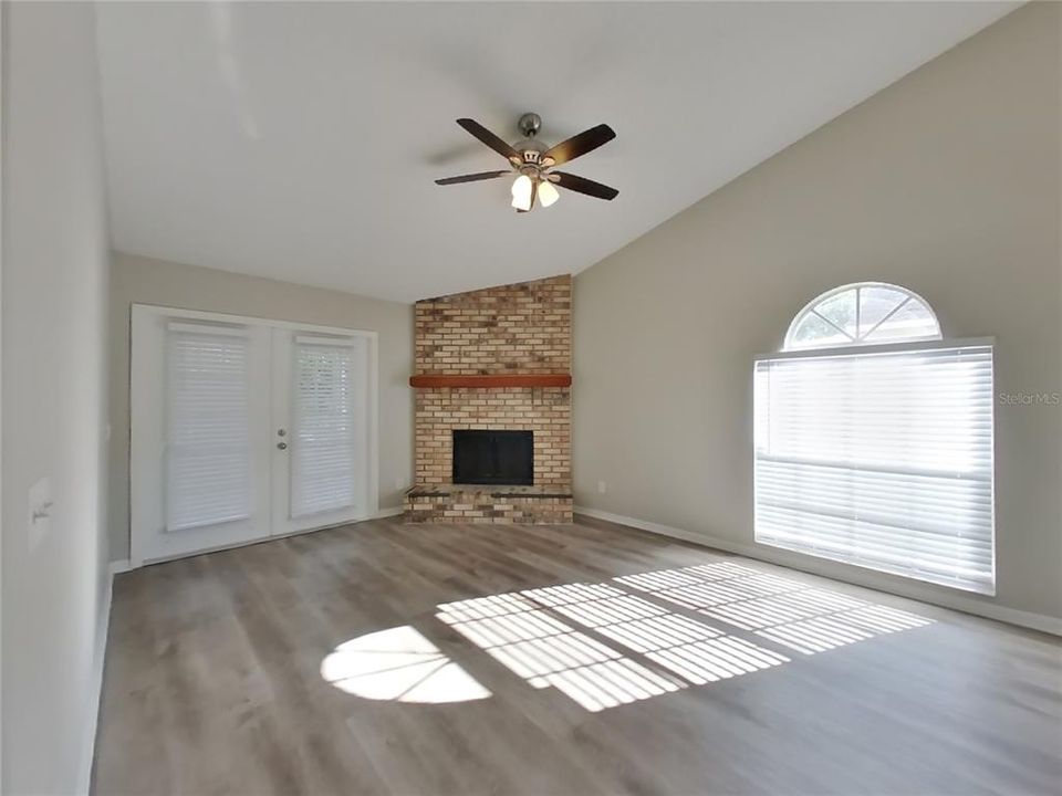 For Rent: $2,479 (3 beds, 2 baths, 1589 Square Feet)