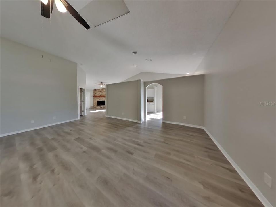 For Rent: $2,479 (3 beds, 2 baths, 1589 Square Feet)