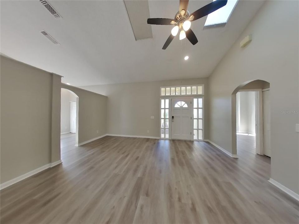 For Rent: $2,479 (3 beds, 2 baths, 1589 Square Feet)