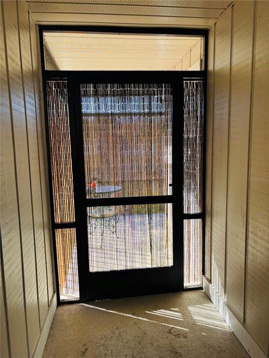 For Sale: $198,900 (2 beds, 1 baths, 832 Square Feet)