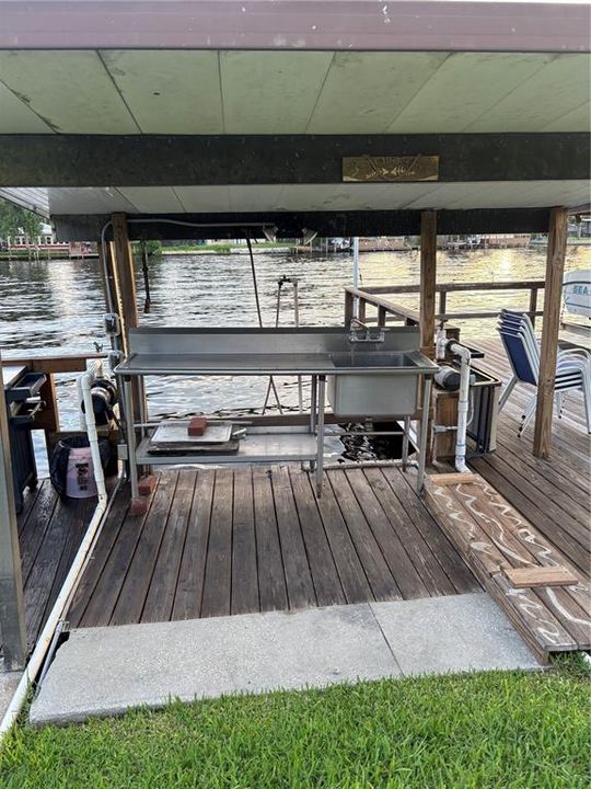 For Sale: $198,900 (2 beds, 1 baths, 832 Square Feet)