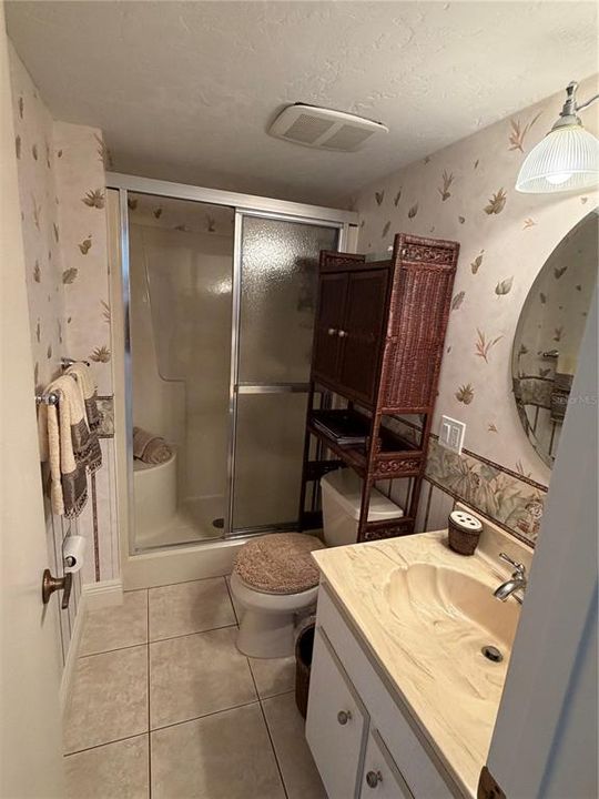 For Sale: $198,900 (2 beds, 1 baths, 832 Square Feet)