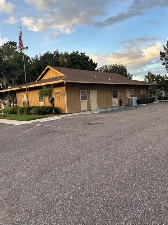 For Sale: $198,900 (2 beds, 1 baths, 832 Square Feet)
