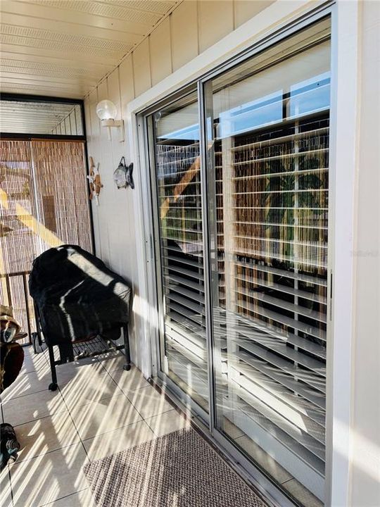 For Sale: $198,900 (2 beds, 1 baths, 832 Square Feet)