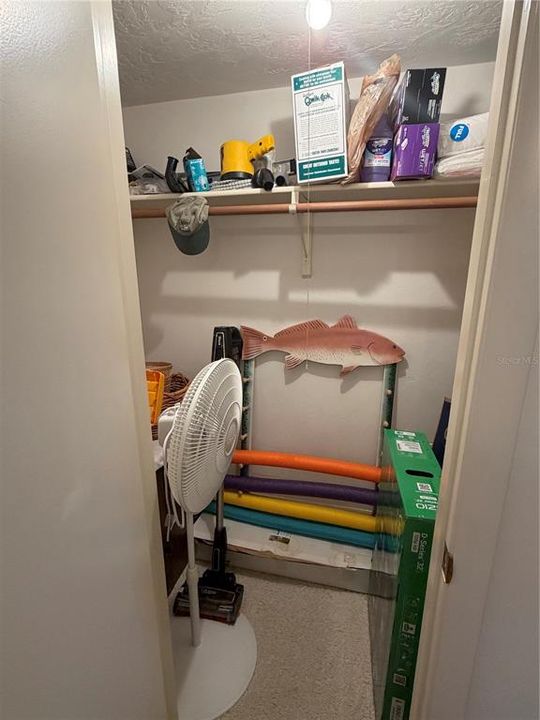 For Sale: $198,900 (2 beds, 1 baths, 832 Square Feet)