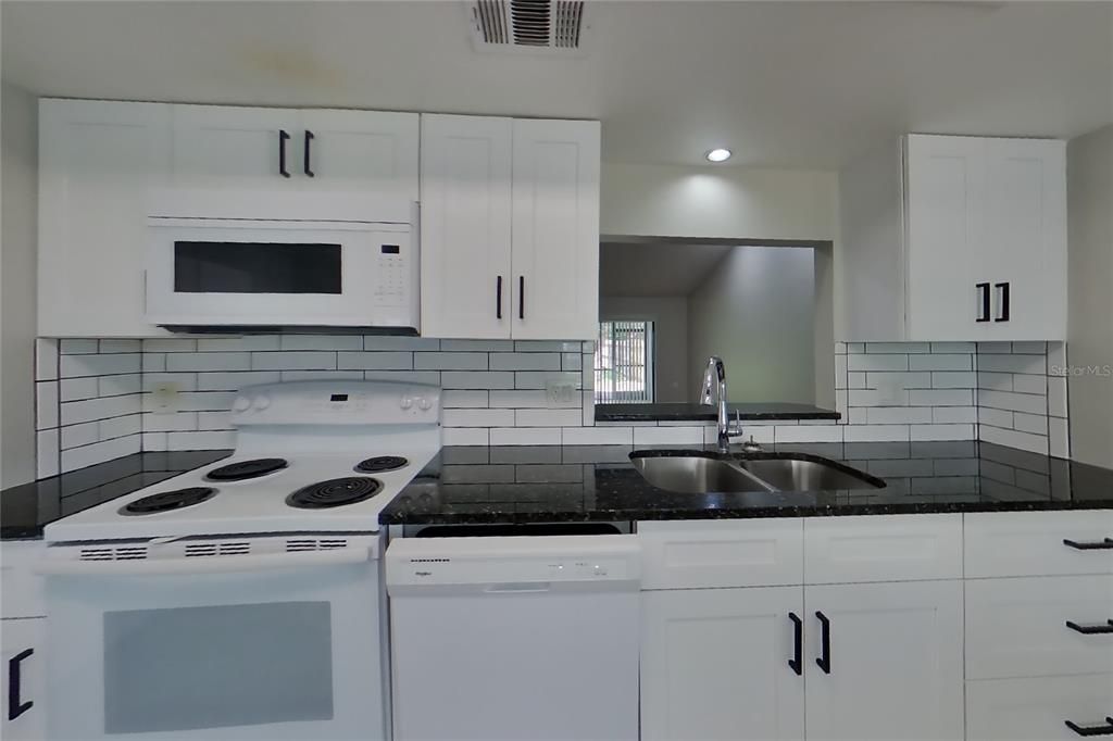 For Rent: $2,249 (3 beds, 2 baths, 1261 Square Feet)