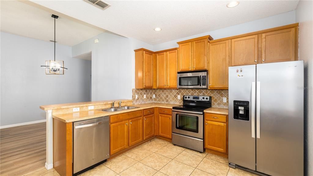 En Venta: $399,000 (4 camas, 2 baños, 1644 Pies cuadrados)