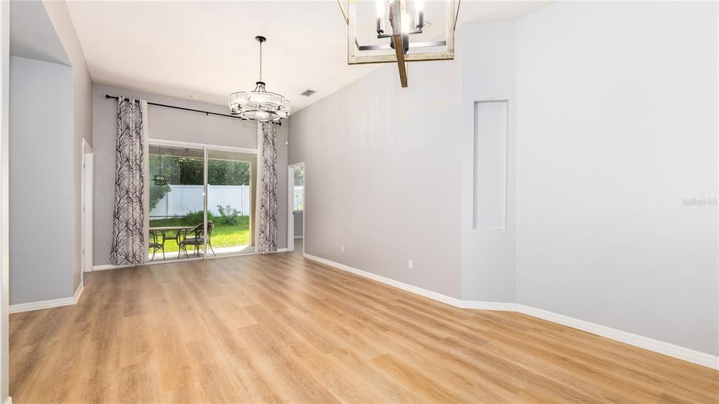 En Venta: $399,000 (4 camas, 2 baños, 1644 Pies cuadrados)