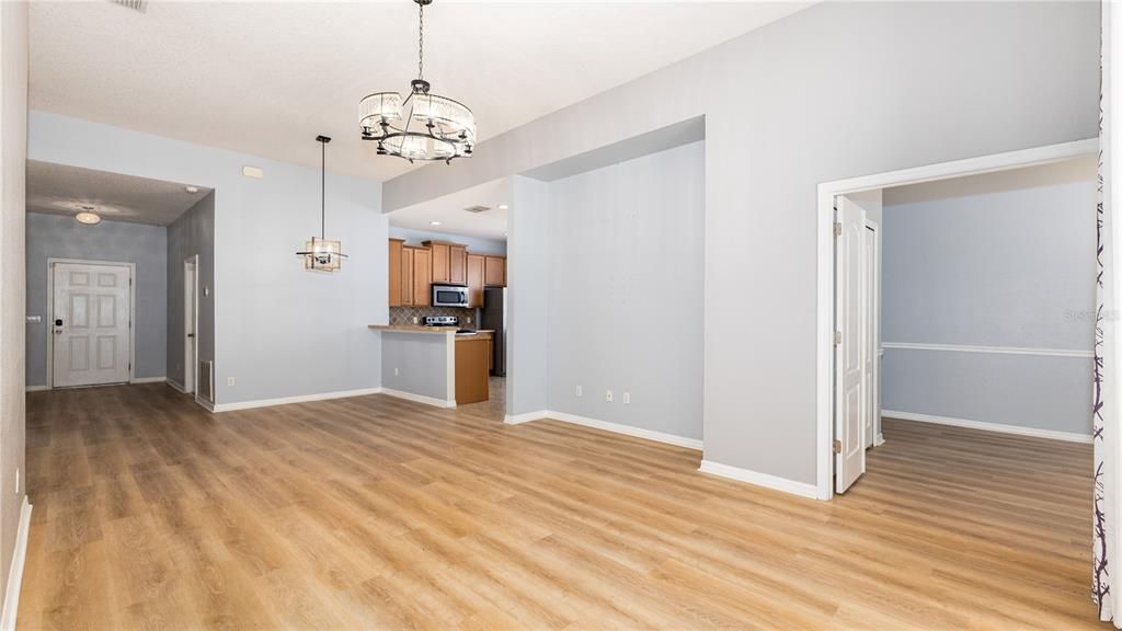 En Venta: $399,000 (4 camas, 2 baños, 1644 Pies cuadrados)