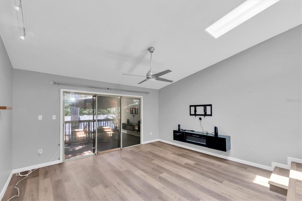 For Rent: $2,400 (2 beds, 2 baths, 1245 Square Feet)