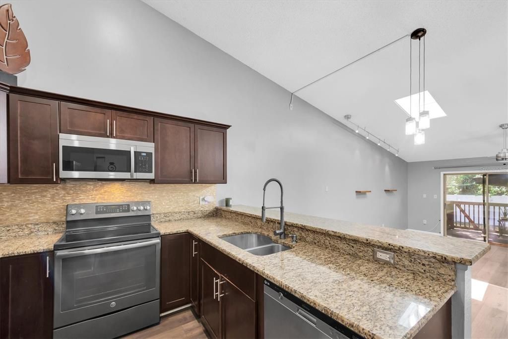For Rent: $2,400 (2 beds, 2 baths, 1245 Square Feet)