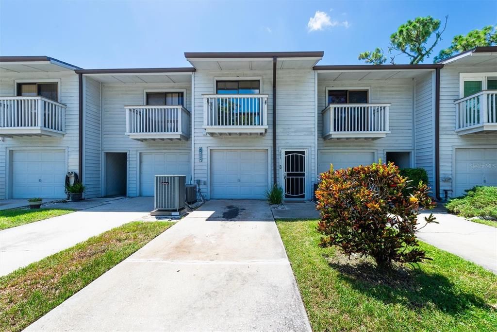 For Rent: $2,400 (2 beds, 2 baths, 1245 Square Feet)
