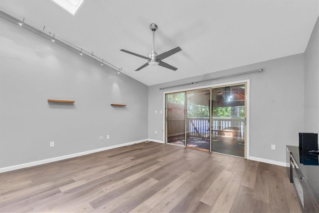 For Rent: $2,400 (2 beds, 2 baths, 1245 Square Feet)