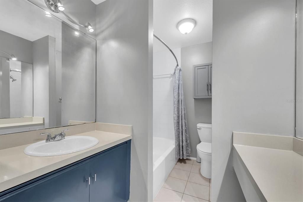 For Rent: $2,400 (2 beds, 2 baths, 1245 Square Feet)