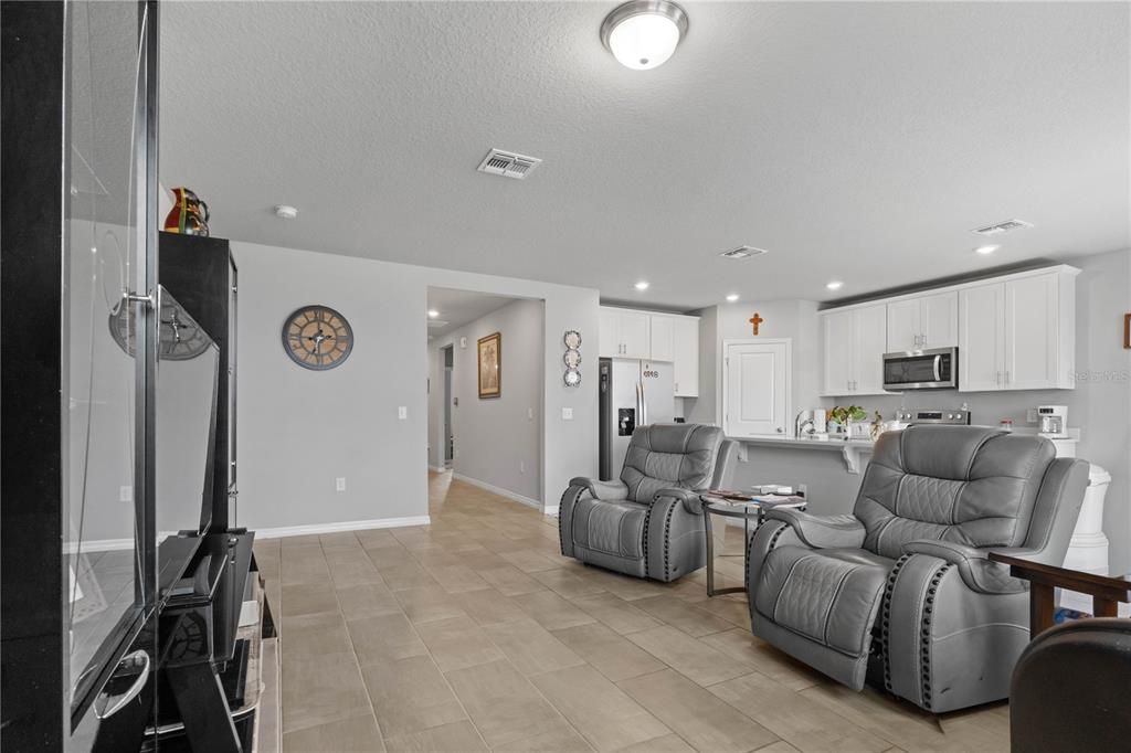 For Sale: $307,000 (3 beds, 2 baths, 1485 Square Feet)