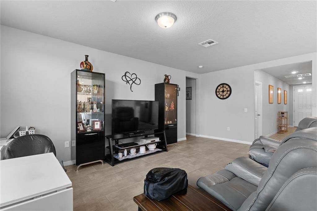 For Sale: $307,000 (3 beds, 2 baths, 1485 Square Feet)