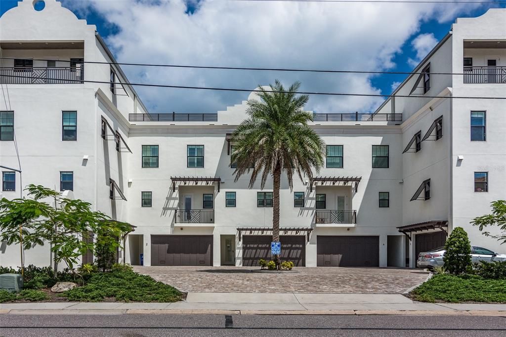 For Sale: $1,780,000 (3 beds, 2 baths, 2551 Square Feet)