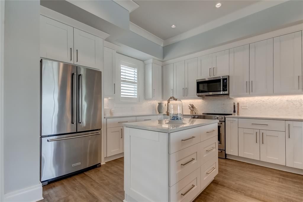 For Sale: $1,780,000 (3 beds, 2 baths, 2551 Square Feet)