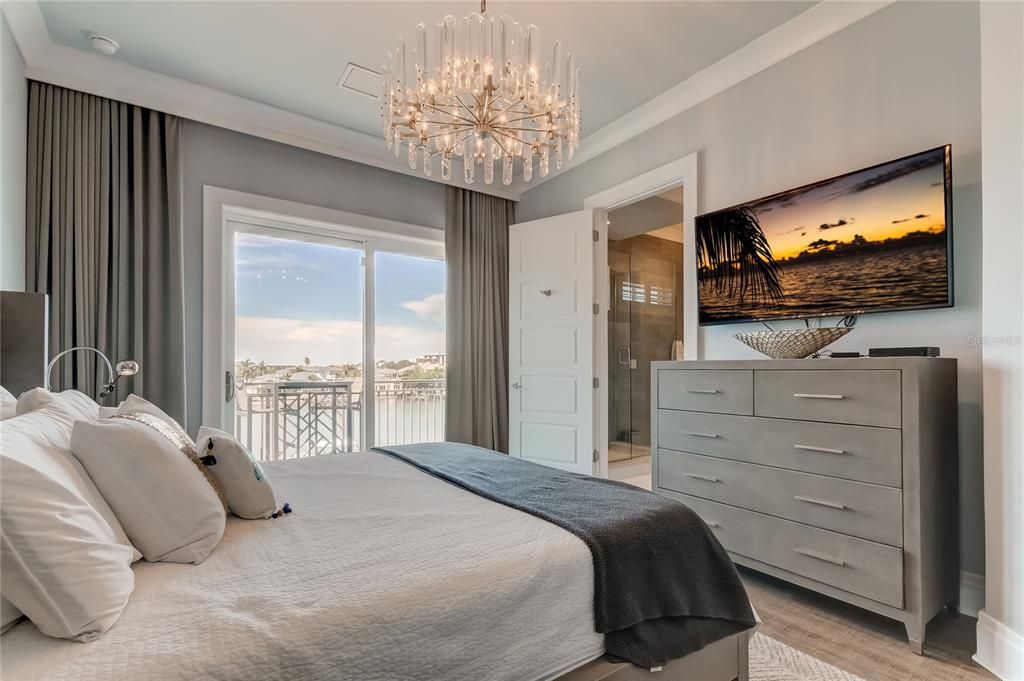 For Sale: $1,780,000 (3 beds, 2 baths, 2551 Square Feet)
