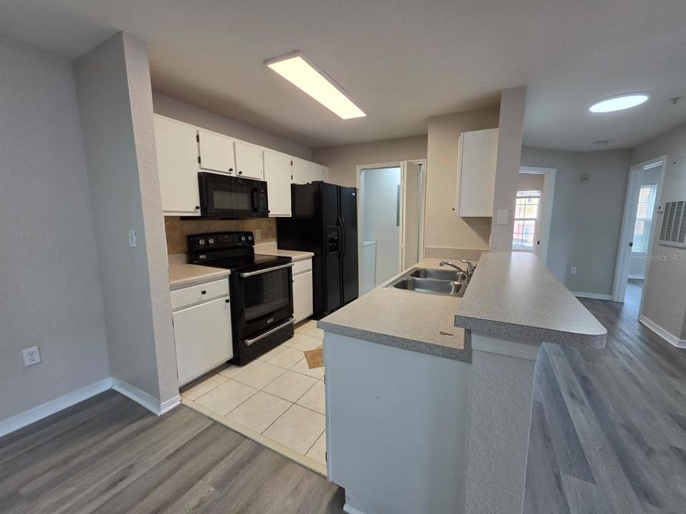 For Rent: $2,300 (3 beds, 2 baths, 1232 Square Feet)