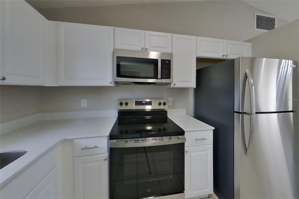 For Rent: $1,999 (3 beds, 2 baths, 1180 Square Feet)