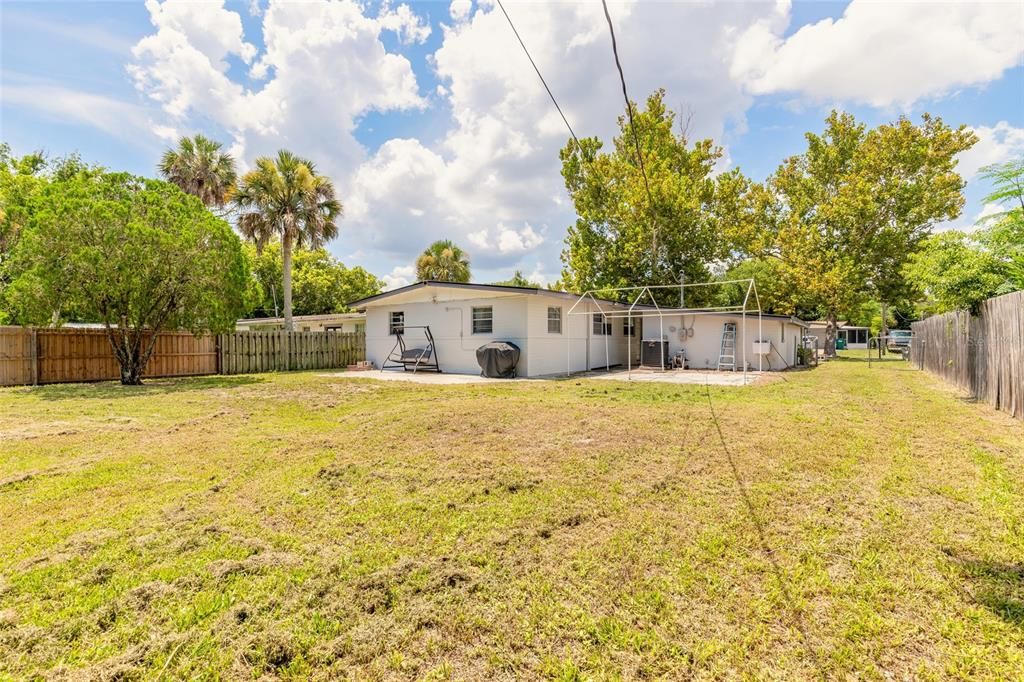For Sale: $277,000 (4 beds, 2 baths, 1242 Square Feet)
