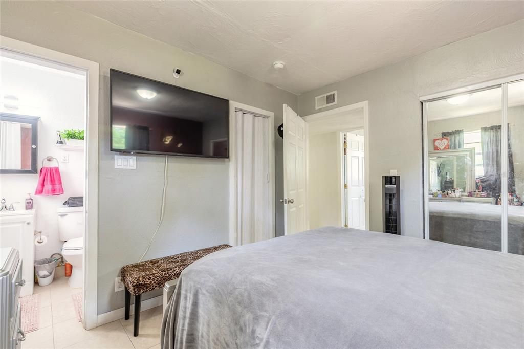 For Sale: $277,000 (4 beds, 2 baths, 1242 Square Feet)