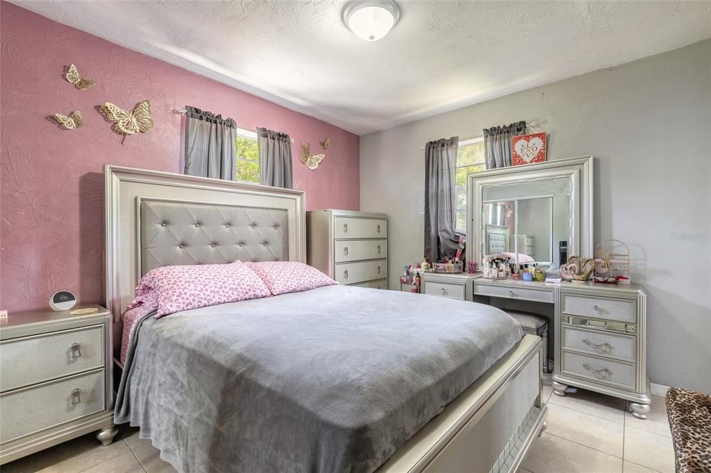 For Sale: $277,000 (4 beds, 2 baths, 1242 Square Feet)