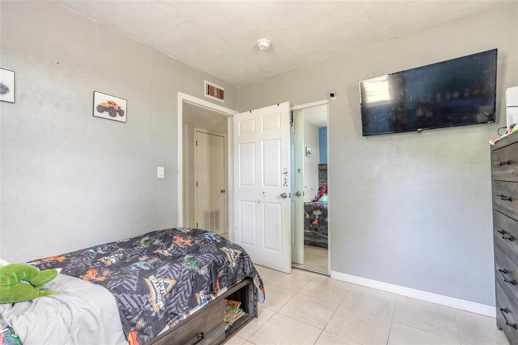 For Sale: $277,000 (4 beds, 2 baths, 1242 Square Feet)