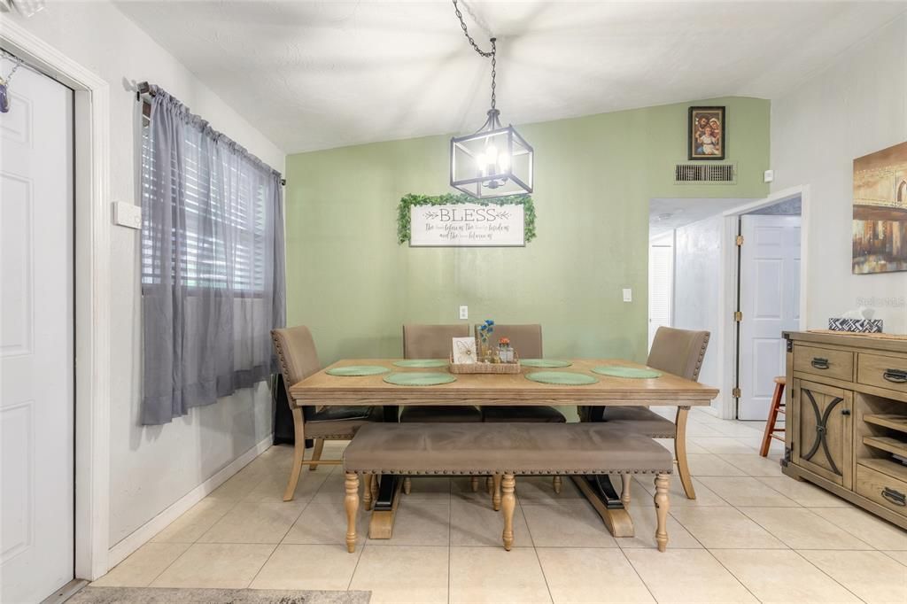 For Sale: $277,000 (4 beds, 2 baths, 1242 Square Feet)