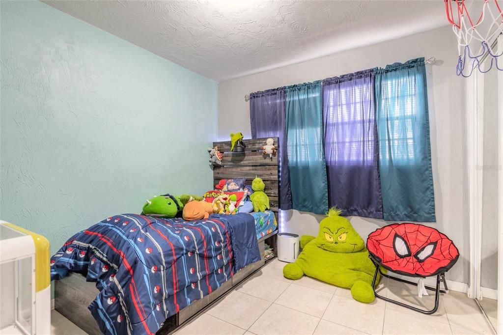 For Sale: $277,000 (4 beds, 2 baths, 1242 Square Feet)
