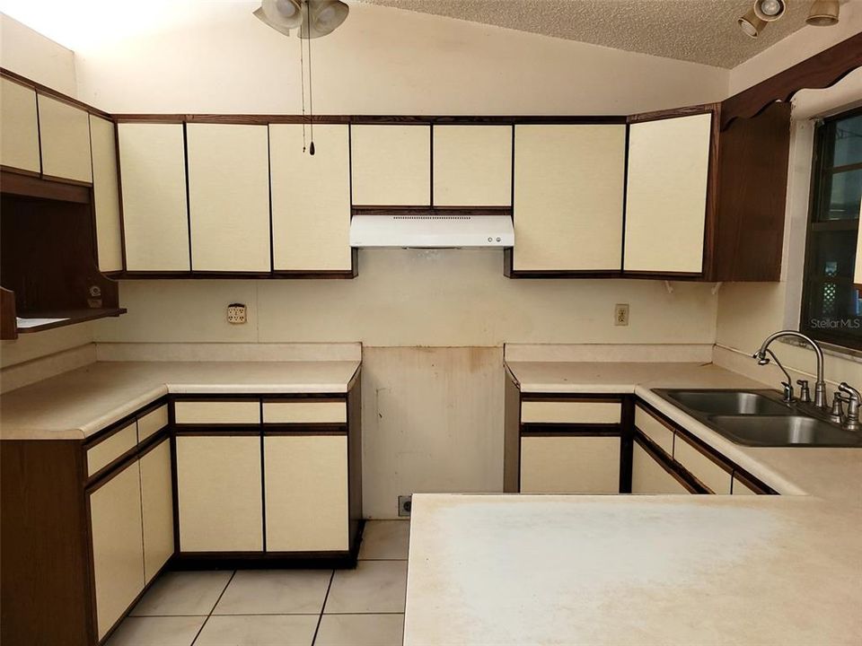 For Sale: $200,000 (3 beds, 2 baths, 1160 Square Feet)